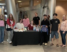 LEAD Club debuts with Christmas theme cookie decorating event