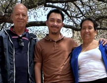 Civil Engineering graduate Jhonattan Ramirez and his grandparents