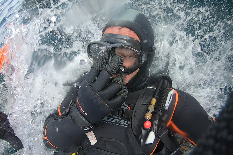 Logan Turner diving