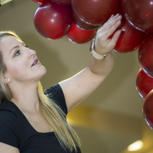 FSU PC alumni Brittany Infinger creates a baloon sculpture