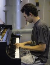 EE student plays piano